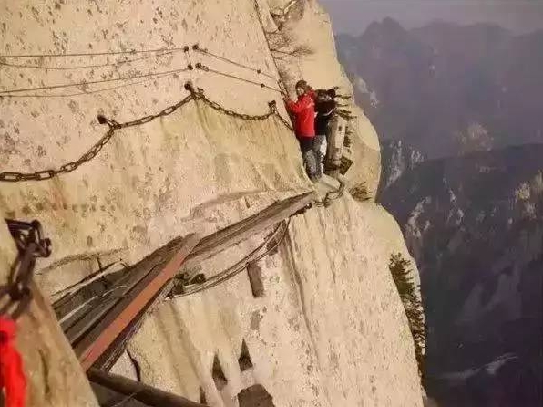 华山长空栈道！看完图片手心不出汗的人去换条裤子吧(3)