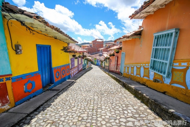 哥伦比亚有个彩色小镇，简直就像一幅彩色画(2)