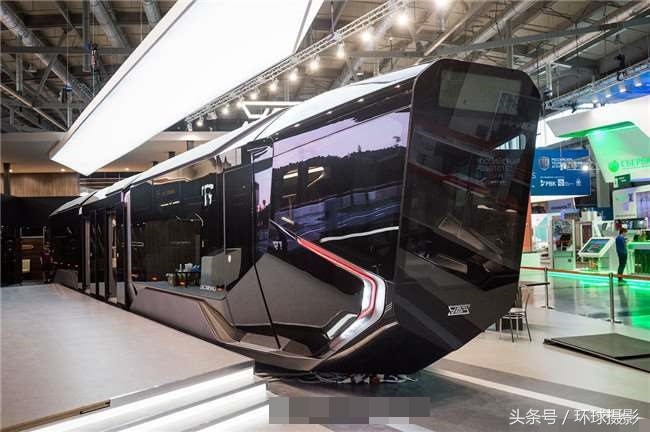 从外面看就帅到不行的未来电车，踏进去后谁会想离开啊(1)