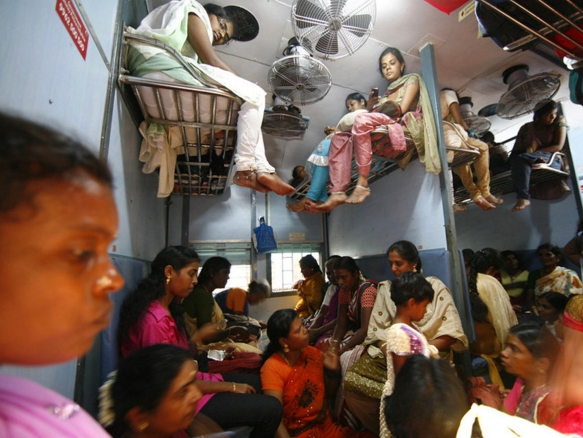 让人瞠目结舌的印度火车，除了印度人还有谁敢坐上去！(1)
