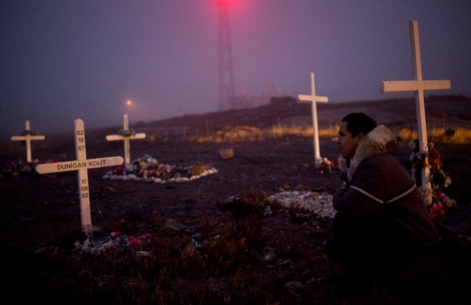 饮鸩止渴：实拍北极圈里的“合法”猎熊人(4)