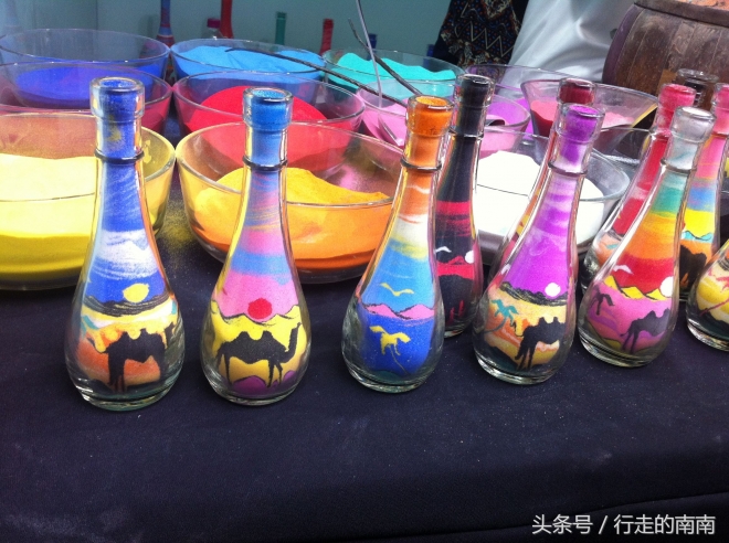 迪拜“大叔”在成都现做现卖阿拉伯沙瓶画，异域风情浓郁(2)