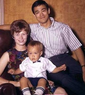  李小龙儿子死亡真相