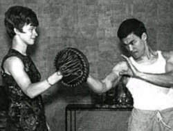 最珍贵的照片，跑龙套的成龙，读书时的林青霞，最后一位皇帝