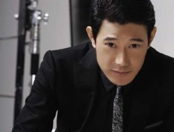 日本艺人来中国发展，演戏受到排挤还被本国人骂，女儿入中国国籍