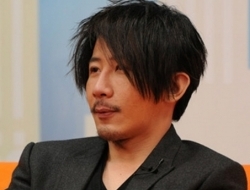 曾是春晚红人，当年帅气如今沧桑变大叔，因在日本跪拜遭封杀