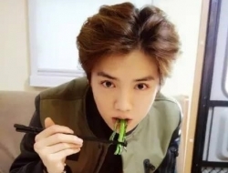 明星片场都吃些什么，看看他们光环背后普通的那一面