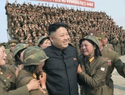 金正恩的女粉丝 除了哭无法表达她们的激动