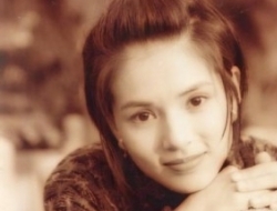 “小龙女”李若彤年轻时候罕见照，清纯可人！