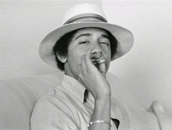 小时候的家驹，年轻时的猫王普雷斯利，珍贵照片