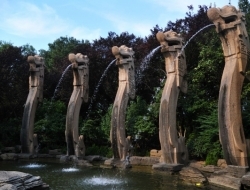 济南的五龙潭水底下到底藏了什么？