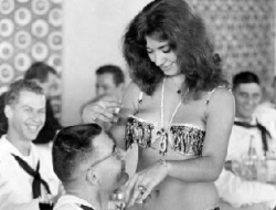 为国献身：慰问美军的菲律宾美女