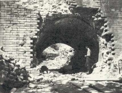 1956年，5位考古专家挖开明定陵，发现一件价值连城的宝物