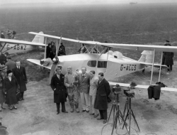 人类首次飞越世界之巅珠穆朗玛峰拍摄的照片