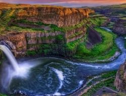 地球上最为壮丽的景色之一，世界上最长的峡谷之一