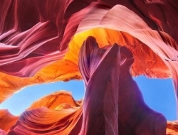 羚羊峡谷，自然的奇幻美景是游客们的“地下天堂”