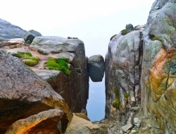 屹立千年的10大天然平衡石景点，我国有两处上榜