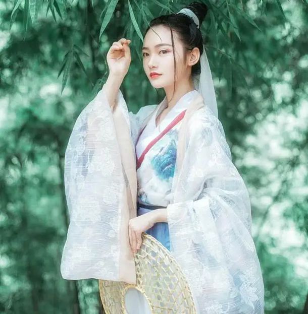 一不小心，这4位曾经的古装女神，也都熬成了“妈妈专业户”！