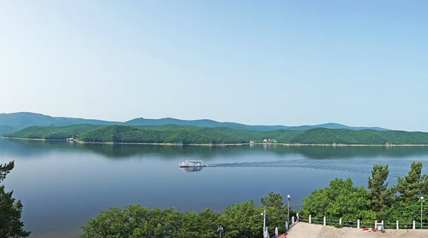 原创被上海女生惊艳了：风衣从不配打底裤、