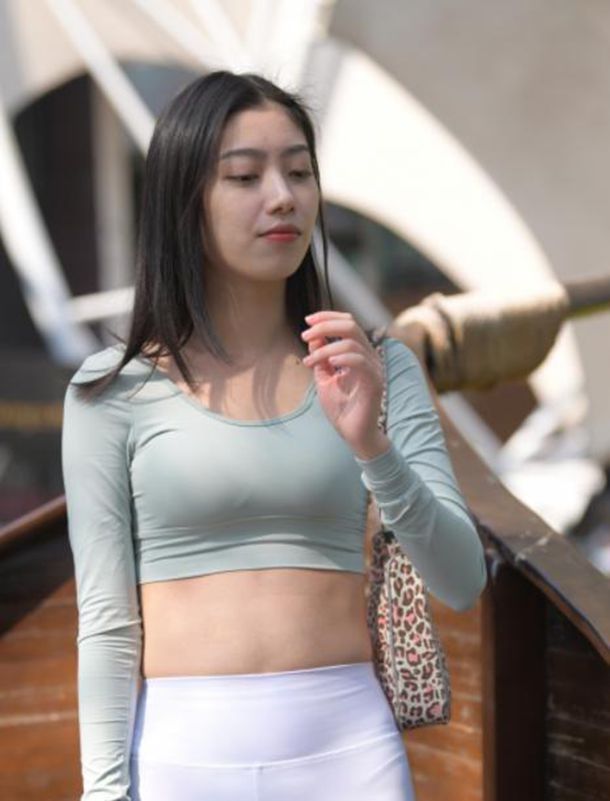 万美汐个人资料简介,主演的电视剧电影,图片,写真