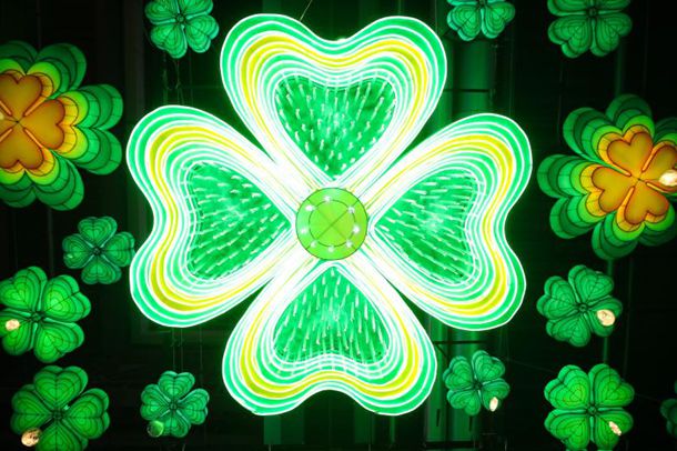 每日一笑：合租的妹子穿得这么清凉，看得我都觉得不好意思了啊