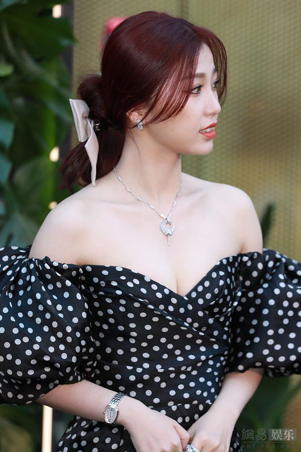 被美女包围的日子