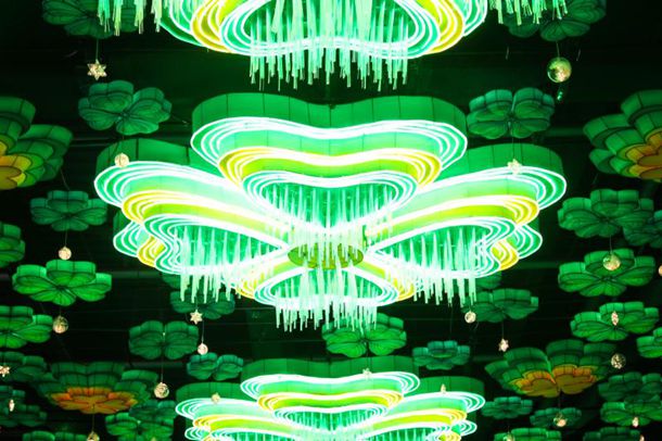 澳洲Uber司机开车“露鸟”，邀请情侣乘客3P，被判18个月矫正令