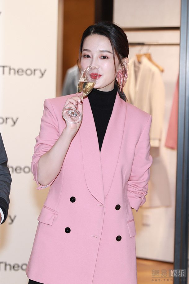 美国19岁少女录和狗发生性关系视频，警方：虐狗行为最少十年监禁