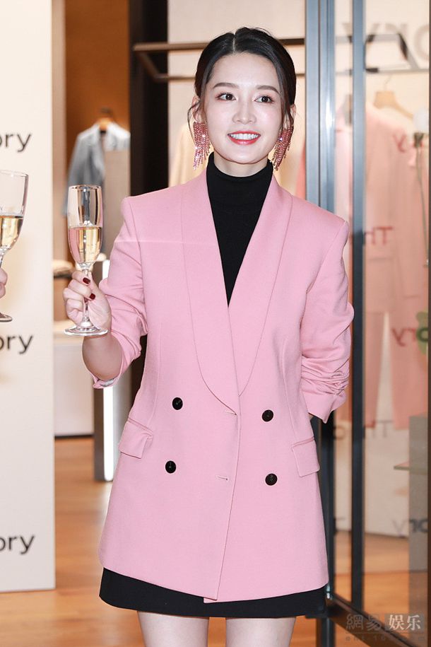 “dirty talk”是“下流话”，那“dirty work”是什么意思？