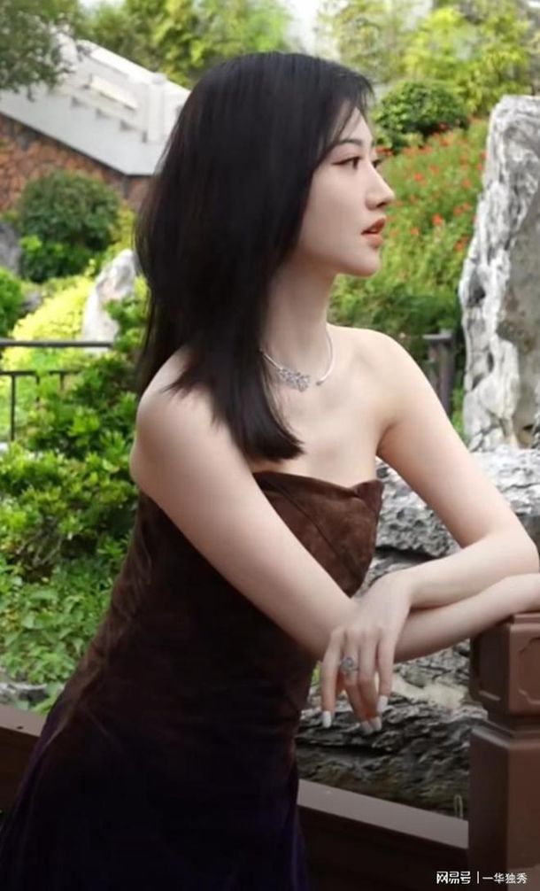 回顾吴越：离开陈建斌多年，坚持嫁给自己，如今与父亲相依为命